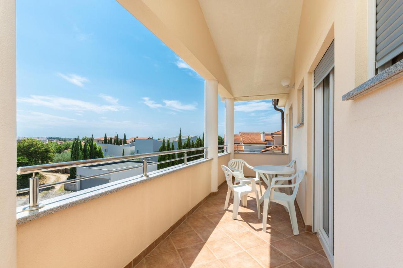 Loren - Mali - Second Floor Apartment