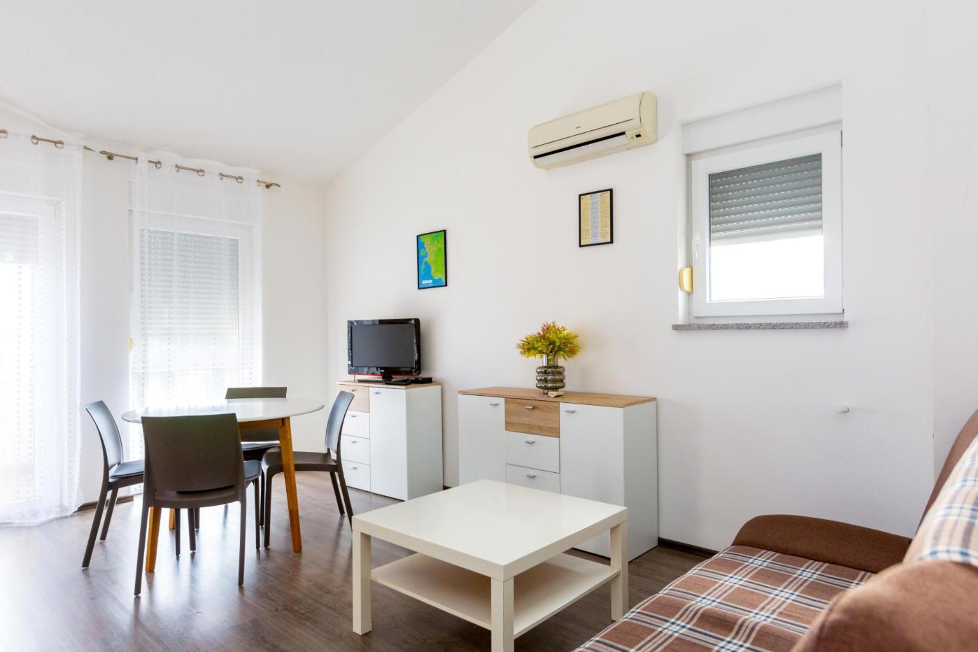 Loren - Mali - Second Floor Apartment